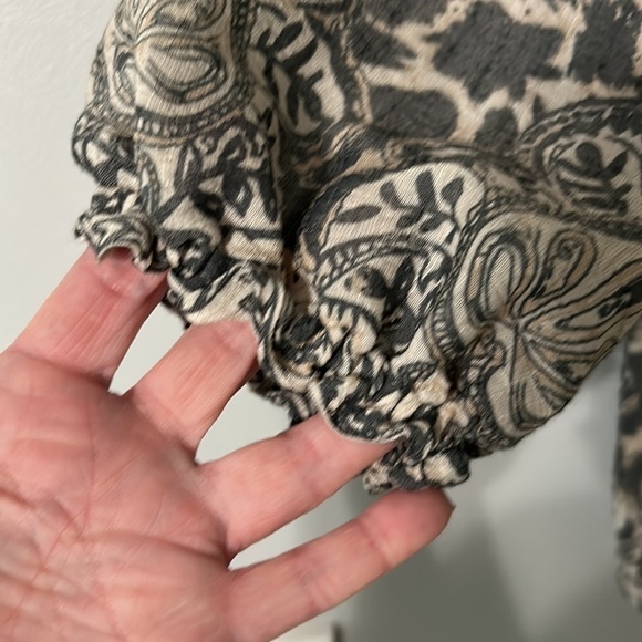 Como Vintage Women’s Blouse Leopard Gathered Scoop Neck with Tie Top Size-L - Picture 3 of 7